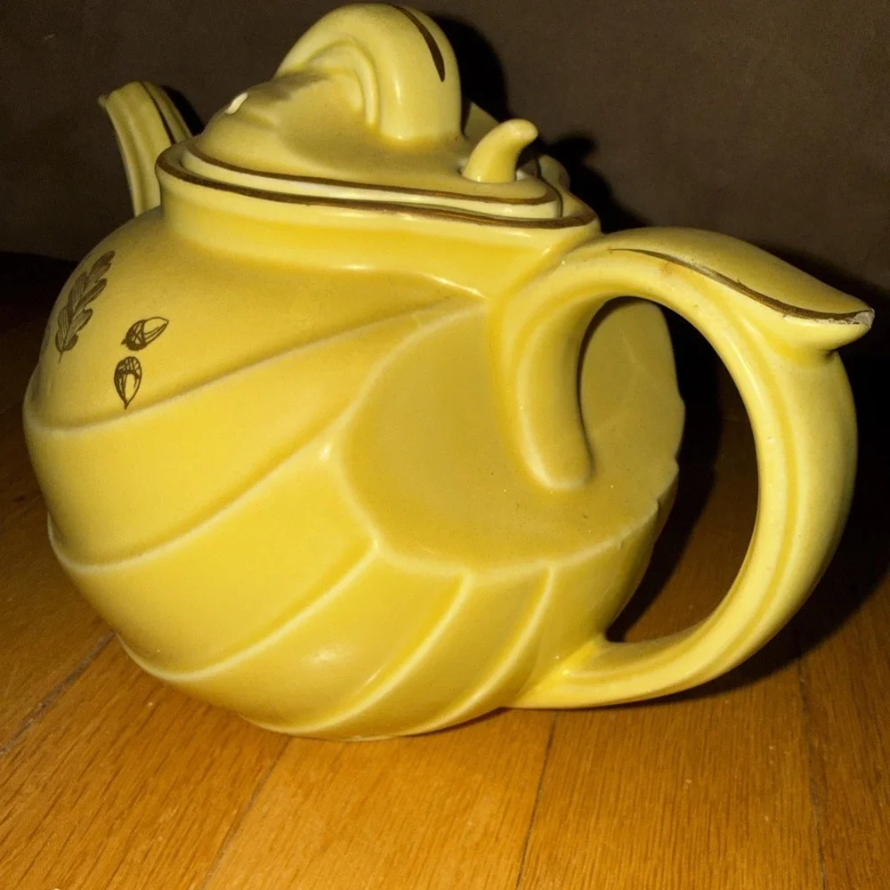 Vintage Hall #799 6-Cup Yellow Teapot w/Leaf Designs Excellent Condition!!